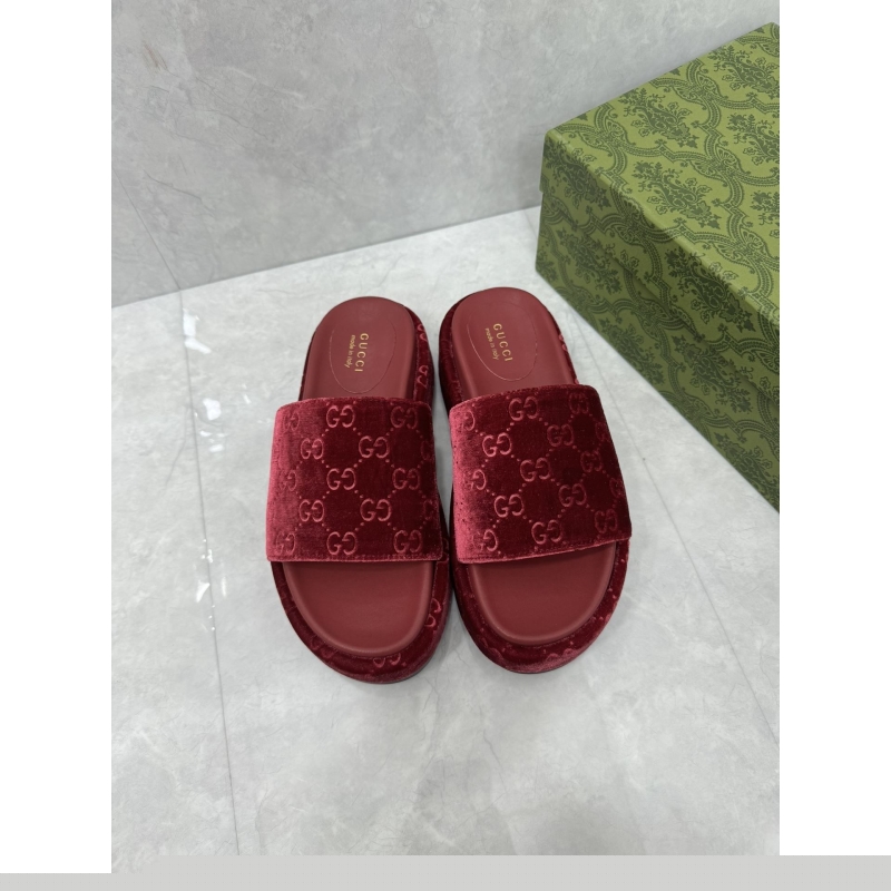G*u*i slippers
